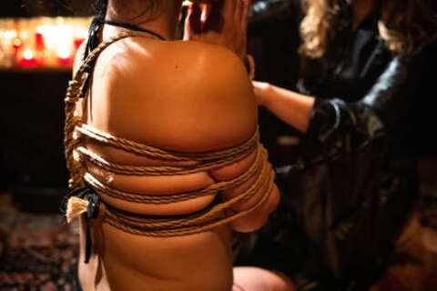 shibari è arte di legare con le corde