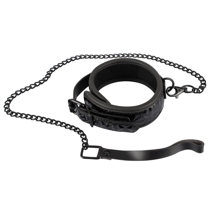 Le collier est un des accessoires BDSM incontournables pour s'initier au bondage soft.