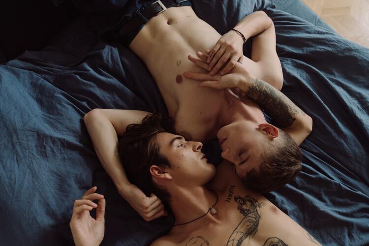 Couple Gay : 5 sextoys pour pimenter votre vie intime